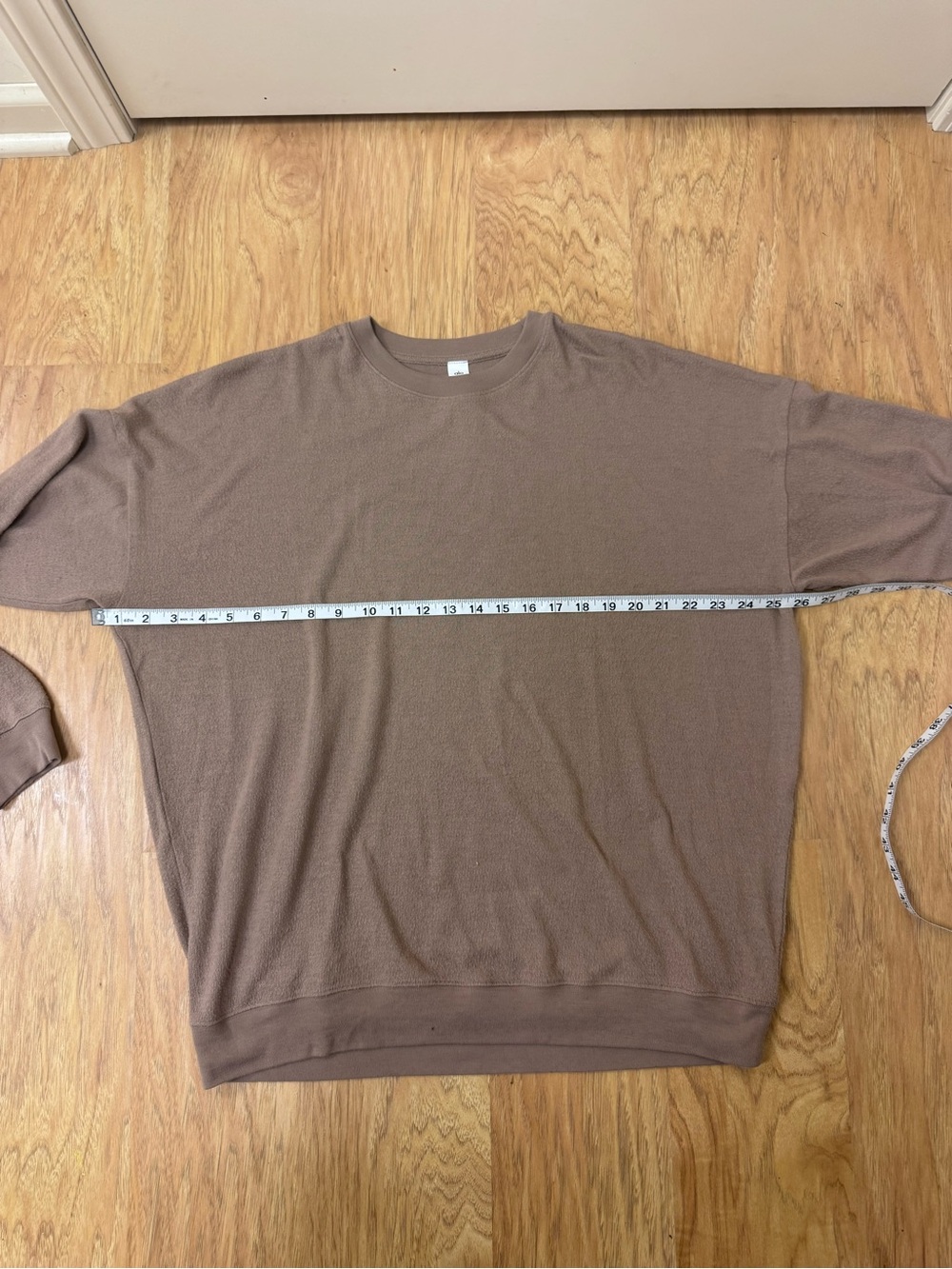 ALO Women’s Soho Pullover - Picture 3 of 7
